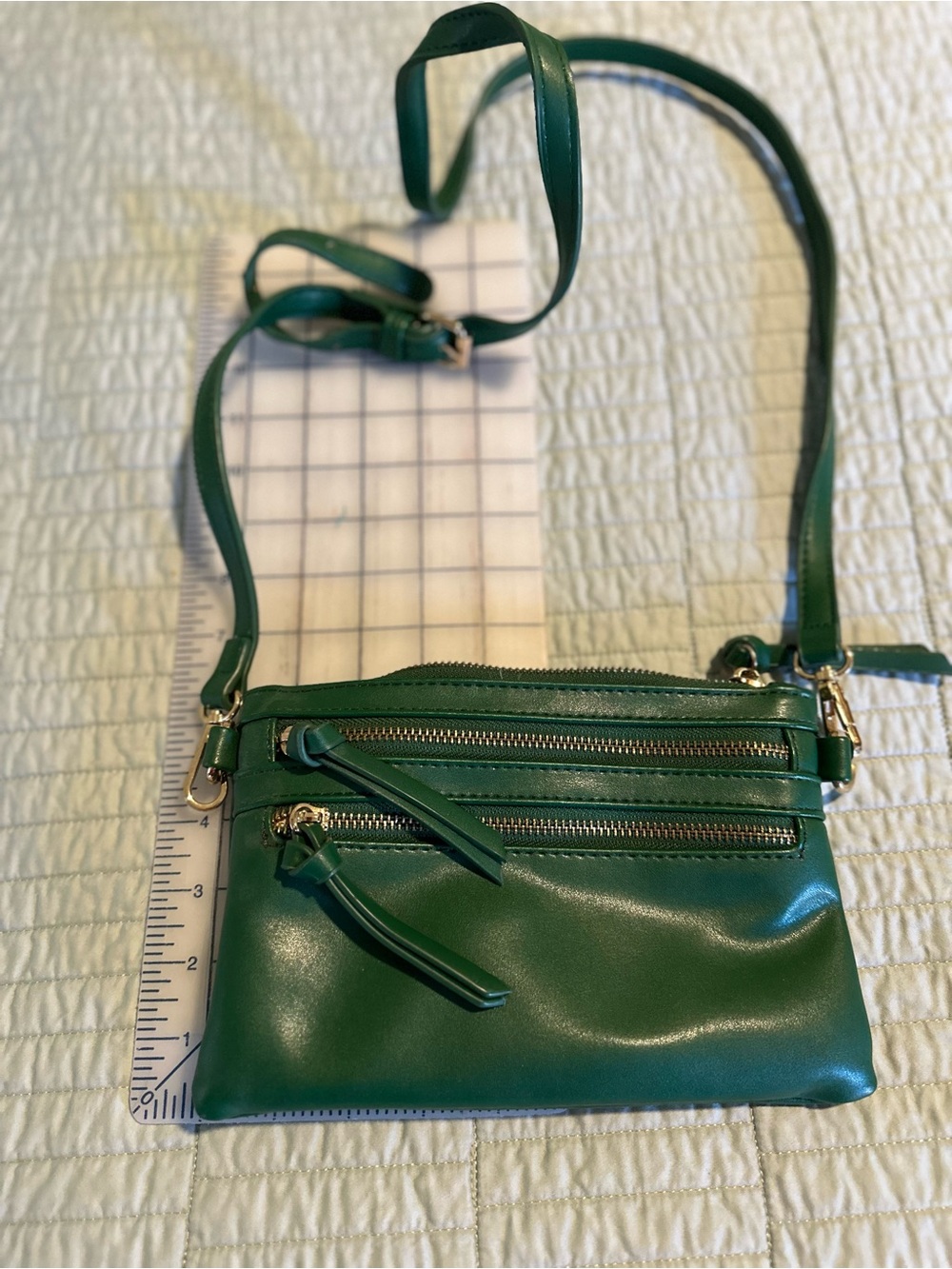 Charming Charlie Green Crossbody Shoulder Bag, Sleek Everyday Pocket Bag